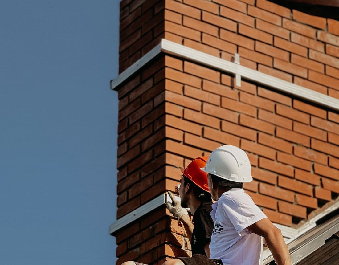 Milton Keynes roofer on site